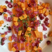 Vegan zalm met zoete aardappel en granaatappelpitjes   at De Botanist in Breda