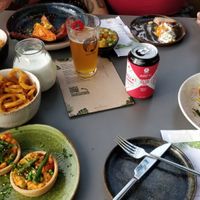 tomato wrap no-chicken tandoori &
tofu quiche with vegetables and mint at De Botanist in Breda