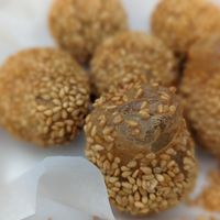 Sesame balls at Veggie House  in Chicago