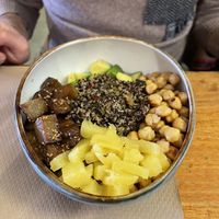 Bowl de quinoa  at Fresh Green in San Sebastian