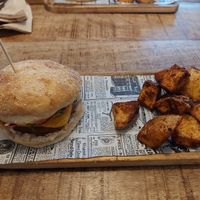 Burger with vegan cheddar and vegan bacon at Fresh Green in San Sebastian