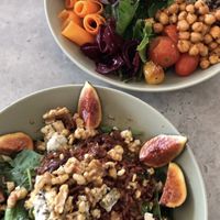 Vegetarisch mit Gorgonzola und vegan mit Gemüse   at Fresh Green in San Sebastian