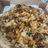 Vegan buffalo chikn pizza at Mario's Pizza in Orlando