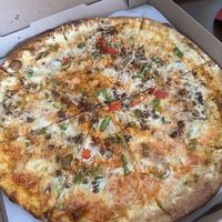 Buffalo chickn pizza. 4/5. They didn’t give us the garlic knot crust we ordered which was a bummer and the crust was waaaayyyy too thin and soggy. Not sure what happened today at Mario's Pizza in Orlando