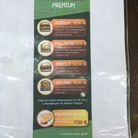 Hamburger menu at Agumas in Albanya