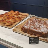 Cinnamon rolls and bread pudding at De Broodenier in Leuven