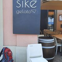 Entrance at Siké gelato in Milazzo