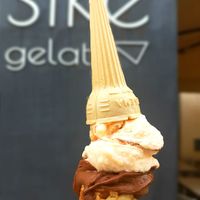 Cioccolato dell' equador e melone, cialda vegan at Siké gelato in Milazzo