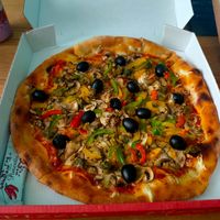 Vegan pizza (mushroom, olive, poivrons and capers) at La Mia Pizza in Paris