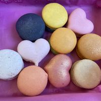 A selection of special flavours (for Funky vegan festival in A’dam). The ones with melon and strawberry were my favourites. The white one was supertasty and creamy, but I forgot which one it was. Maybe pistachio? at Smaakaron in Groningen