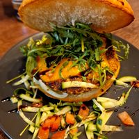 Cheeseburger mit Quinoa-Bohnen-Patty at Burger Pizza by EK in Landeck