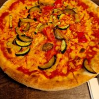 Pizza Verdure mit veganem Käse. at Burger Pizza by EK in Landeck