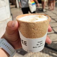 The eatable coffee cup at Vegan Nata - Chiado in Lisbon