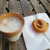 Nata and cappuccino at Vegan Nata - Chiado in Lisbon
