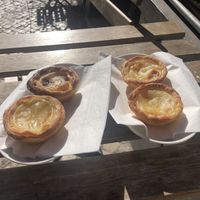 Natas in the sun  at Vegan Nata - Chiado in Lisbon