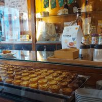 Lugar muito acolhedor, ótimo atendimento e muito gostoso o pastel de nata. at Vegan Nata - Chiado in Lisbon