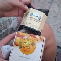 Vegan et non vegan au dessus (moins bons 🥳) at Vegan Nata - Chiado in Lisbon