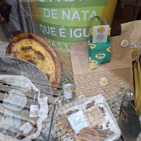 The vitrine at Vegan Nata - Chiado in Lisbon