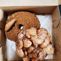 Caramel Instagraham and Haut Comme Une Pomme at La Beignerie in Montreal