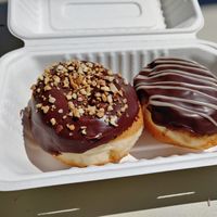 Beignes crème aux arachides et crème St-Denis at La Beignerie in Montreal