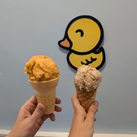 Cornet Creamsicle et cornet gaufré Spéculoos et chocolat at La Beignerie in Montreal