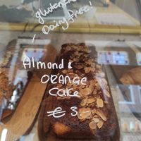 Dairy free cake at Screaming Beans in Amsterdam