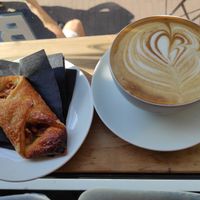 Vegan Appelslap and Oat Milk Latte at Screaming Beans in Amsterdam