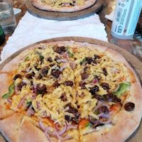 Vegan pizza with onions, peppers, olives and cheese at Raeti in Crete