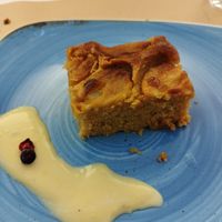 Tarta de manzana asada at El Berenjenal in Valladolid