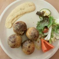 Albóndigas de calabaza y cebolla roja vegan at El Berenjenal in Valladolid