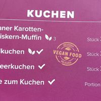 Titel Kuchen - Zwei vegane Desserts (Karotten-Kürbis-Muffin, Apfelkuchen) at Cafe Del Sol in Moenchengladbach