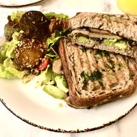 Mais uma tosta para o caminho 🚙 at Bloomy Market in Setubal