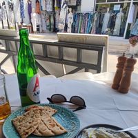 Pita with vegan tzatziki at Meli & Thymari in Santorini
