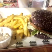 Beyond meat hamburger 🍔 🌱  at Picante in Sesimbra