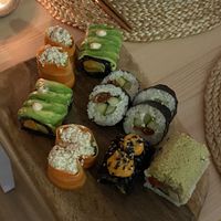 L caja degustación de 24 piezas es una pasada! Todos brutales.  at Veganashi - Gluten Free Sushi in Barcelona