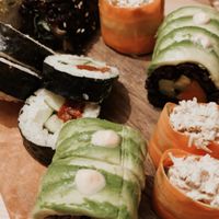 Uramaki Bonacate, Futomaki y Gunkan Tunesa son riquísimos  at Veganashi - Gluten Free Sushi in Barcelona