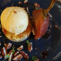 Mango icecream, pear and cake with peacan nuts at De Budde in Nijverdal