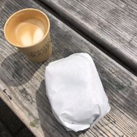 How I got my order (oat flat white, blueberry bagel)  at Budapest Bagel in Vienna