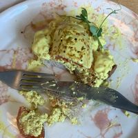Vegan eggs benedict  at Pequeno Café e Bistrô - Arroios in Lisbon