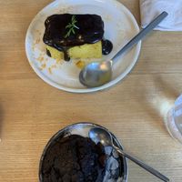 Vegan carrot cake and double chocolate cookie  at Pequeno Café e Bistrô - Arroios in Lisbon