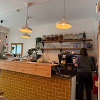 Bar at Pequeno Café e Bistrô - Arroios in Lisbon