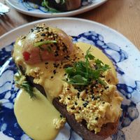 Vegan Benedict at Pequeno Café e Bistrô - Arroios in Lisbon