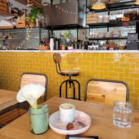 Coffee shop and my flatwhite at Pequeno Café e Bistrô - Arroios in Lisbon