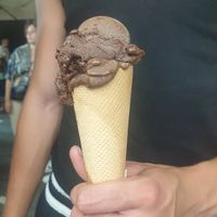 Sorbet de chocolat noir dans un cornet végan à 3 euros. at Glacier Catalan in Palavas-les-flots