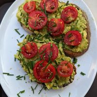 Avocado-Tomaten-Brot at Café am Kloster in Reichenau