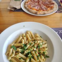 Vegane Nudeln und nicht vegane Pizza at Porto Rino in Crete