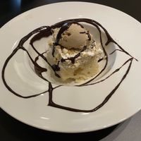 Tarta Ferrero Rocher at Street & Soul in Toledo