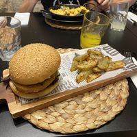 New York Chicken Burger with hand-cut chips #Veganuary at Street & Soul in Toledo
