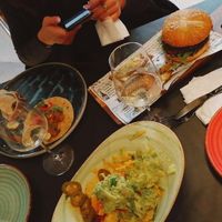 Duo de tacos, nachos y burger trufada at Street & Soul in Toledo