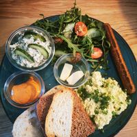 Bread, toast, vegan saugase, tofu scramble, vegan cottage cheese at Las in Zakopane